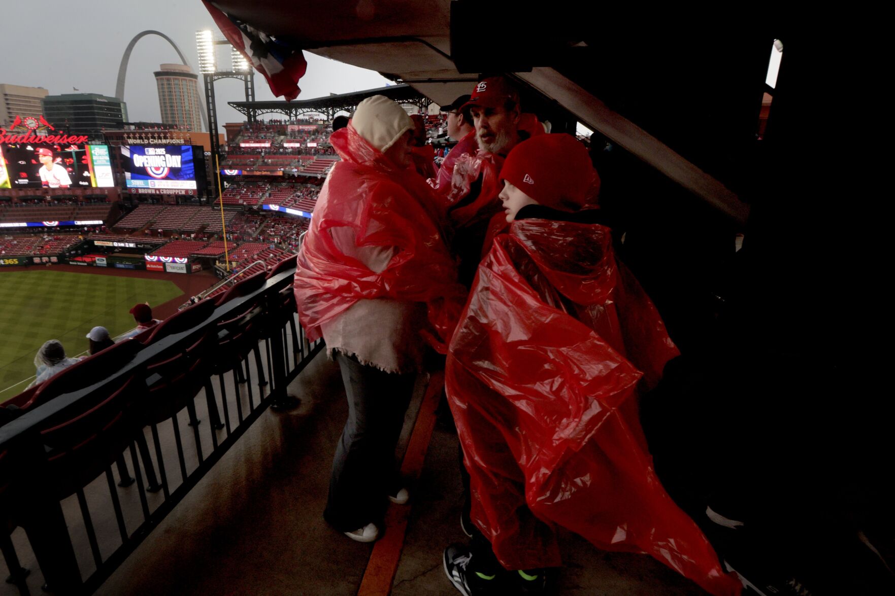 Fans rally for Cardinals' opening day